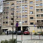 Nafenna 2-bedroom In Old Town Apartment *
